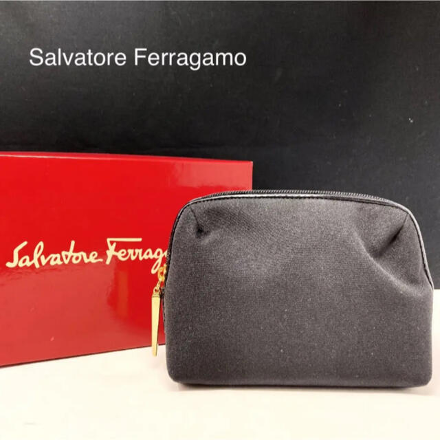 Salvatore Ferragamo(サルヴァトーレフェラガモ)のサルヴァトーレ　フェラガモ   ポーチ　ブラック レディースのファッション小物(ポーチ)の商品写真