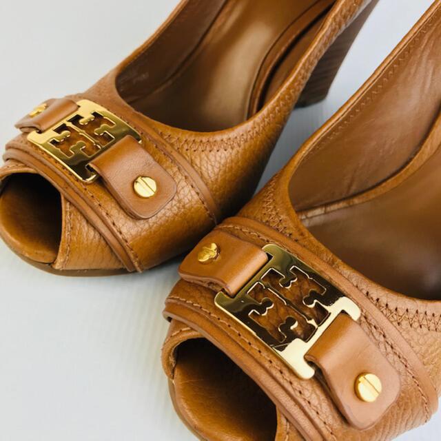 Tory Burch(トリーバーチ)のトリーバーチ★レザー ゴールドアイコン付ウェッジソール パンプス(7 1/2M) レディースの靴/シューズ(ハイヒール/パンプス)の商品写真