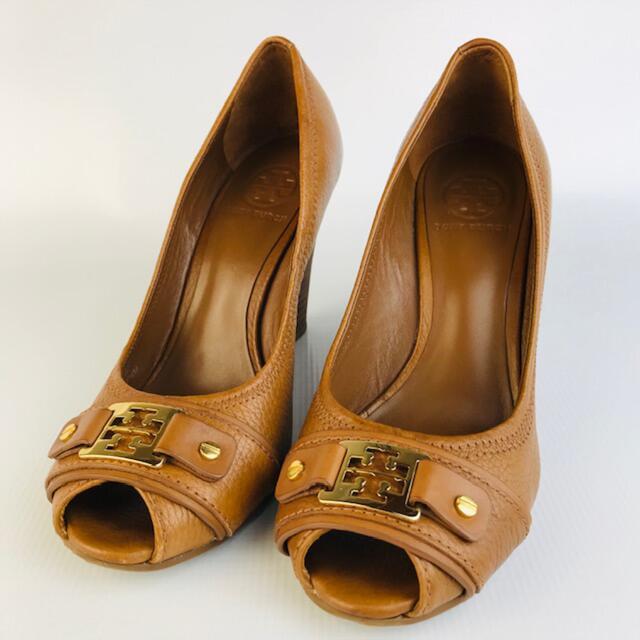 Tory Burch(トリーバーチ)のトリーバーチ★レザー ゴールドアイコン付ウェッジソール パンプス(7 1/2M) レディースの靴/シューズ(ハイヒール/パンプス)の商品写真