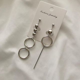 ザラ(ZARA)のハンドメイド モード系 シルバー アシンメトリー リング ピアス/イヤリング(ピアス)