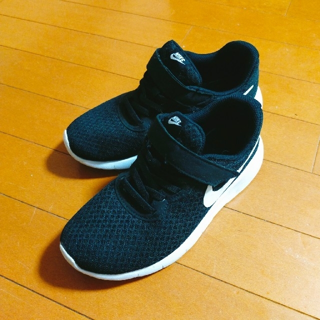 NIKE(ナイキ)のスニーカー♡22cm　undora様専用 キッズ/ベビー/マタニティのキッズ靴/シューズ(15cm~)(スニーカー)の商品写真