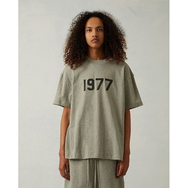 FEAR OF GOD(フィアオブゴッド)のESSENTIALS 1977 BOXY T メンズのトップス(Tシャツ/カットソー(半袖/袖なし))の商品写真