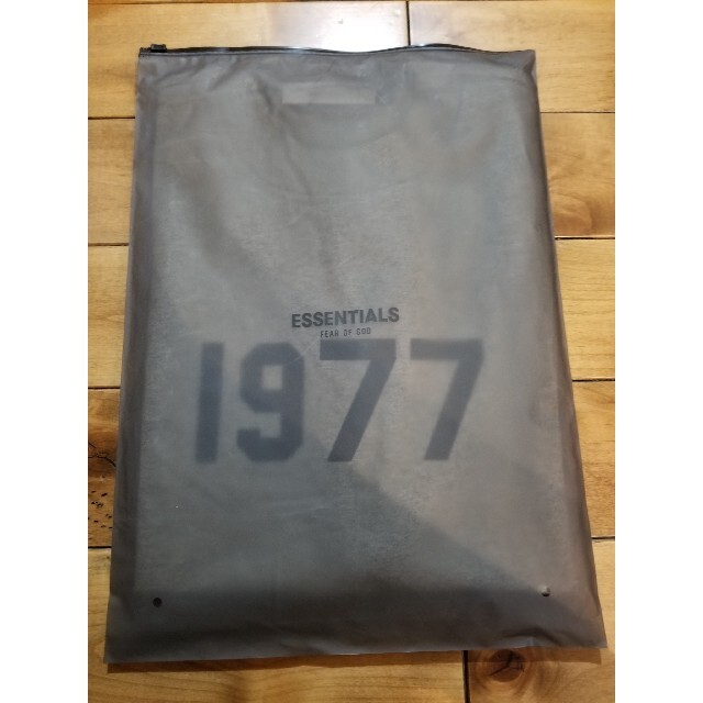 FEAR OF GOD(フィアオブゴッド)のESSENTIALS 1977 BOXY T メンズのトップス(Tシャツ/カットソー(半袖/袖なし))の商品写真