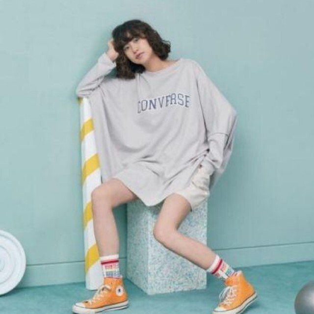 CONVERSE(コンバース)のコンバース　ロンT　長袖　Tシャツ　グレー　リバーシブル　ドルマンスリーブ レディースのトップス(Tシャツ(長袖/七分))の商品写真