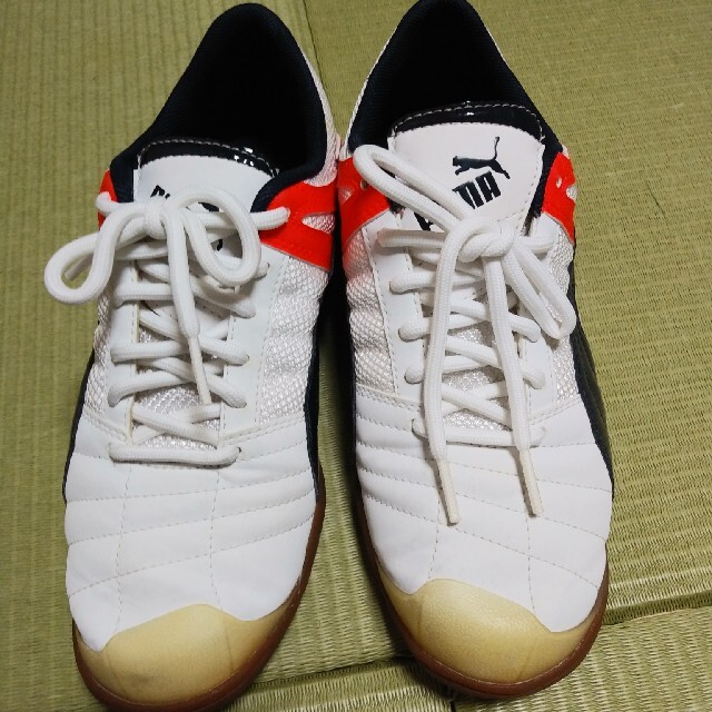 PUMA(プーマ)の❬yuuuka様専用❭プーマ フットサルシューズ ヴェロズ 23.5cm スポーツ/アウトドアのサッカー/フットサル(シューズ)の商品写真