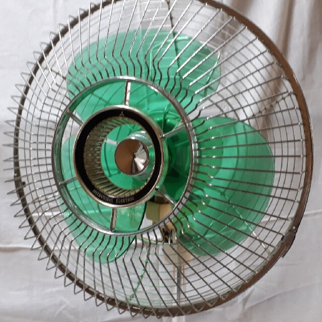 三菱電機(ミツビシデンキ)のレトロ　扇風機　三菱電機　COMPAC　DELUXE R30-x8 スマホ/家電/カメラの冷暖房/空調(扇風機)の商品写真
