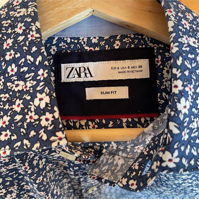 ZARA(ザラ)の美品！メンズ ZARA 花柄 長袖シャツ ネイビー S メンズのトップス(シャツ)の商品写真