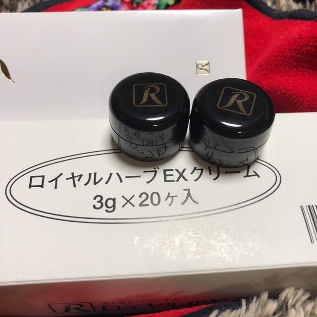 roial(ロイヤル)の超お得❣️ロイヤルハーブEXクリームサンプル3g✖️20個  純金泊入セール❣️ コスメ/美容のスキンケア/基礎化粧品(フェイスクリーム)の商品写真