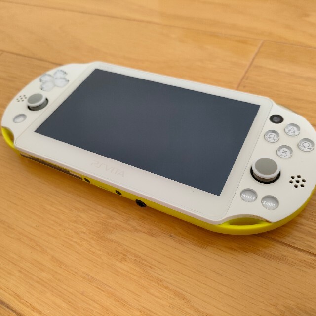 PlayStation Vita(プレイステーションヴィータ)の【即購入OK】PS Vita PCH-2000 WiFiモデル【箱付き美品】 エンタメ/ホビーのゲームソフト/ゲーム機本体(携帯用ゲーム機本体)の商品写真