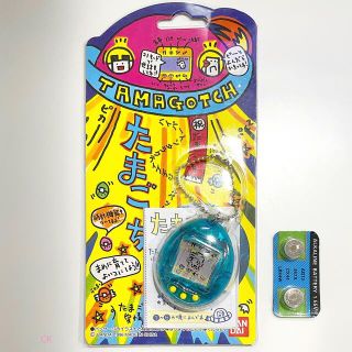 バンダイ(BANDAI)の初代たまごっち　クリアブルー　予備ボタン電池付き【中古品】(携帯用ゲーム機本体)