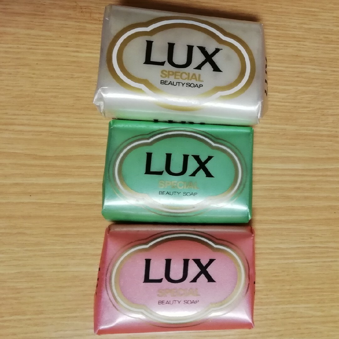 LUX(ラックス)のLUX 化粧石鹸詰め合わせ8個　新品未開封 コスメ/美容のボディケア(ボディソープ/石鹸)の商品写真
