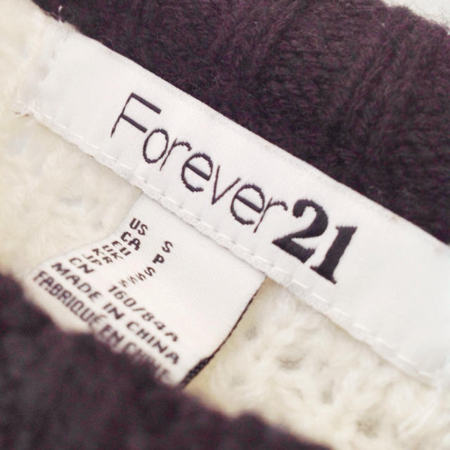 FOREVER 21(フォーエバートゥエンティーワン)のF21カギ編みバイカラーニット レディースのトップス(ニット/セーター)の商品写真