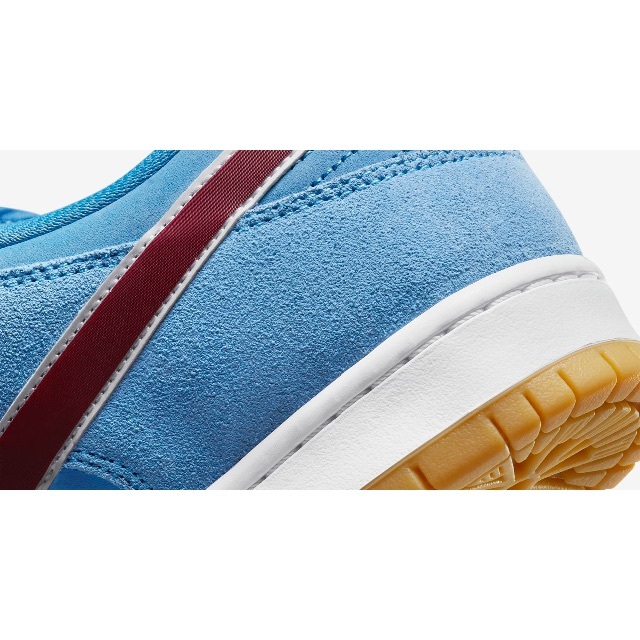 SBダンクLOW Valor Blue and Team Maroon