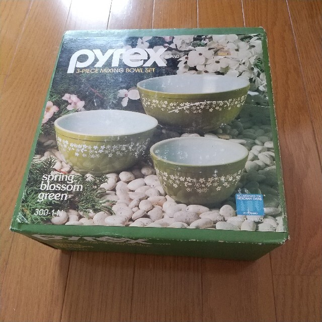 Pyrex(パイレックス)のオールドパイレックス　3ピースミキシングボウルセット　スプリングブロッサム インテリア/住まい/日用品のキッチン/食器(食器)の商品写真