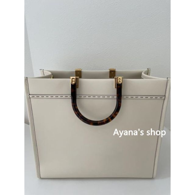 FENDI - フェンディ サンシャイン ミディアム ホワイトレザー トートバッグの通販 by Ayana's shop｜フェンディならラクマ