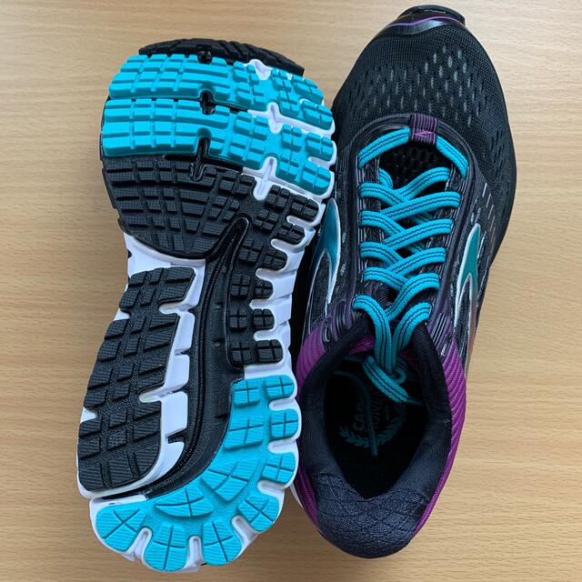 Brooks(ブルックス)のブルックス★ランニングシューズ【22.5cm】 スポーツ/アウトドアのランニング(シューズ)の商品写真