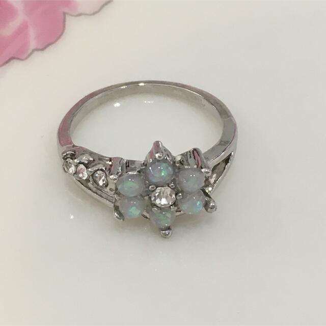 オパールフラワーリング レディースのアクセサリー(リング(指輪))の商品写真