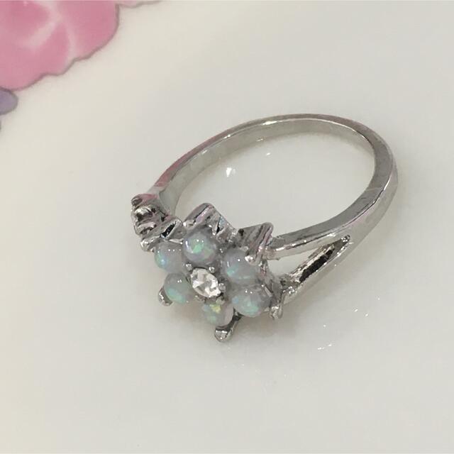 オパールフラワーリング レディースのアクセサリー(リング(指輪))の商品写真