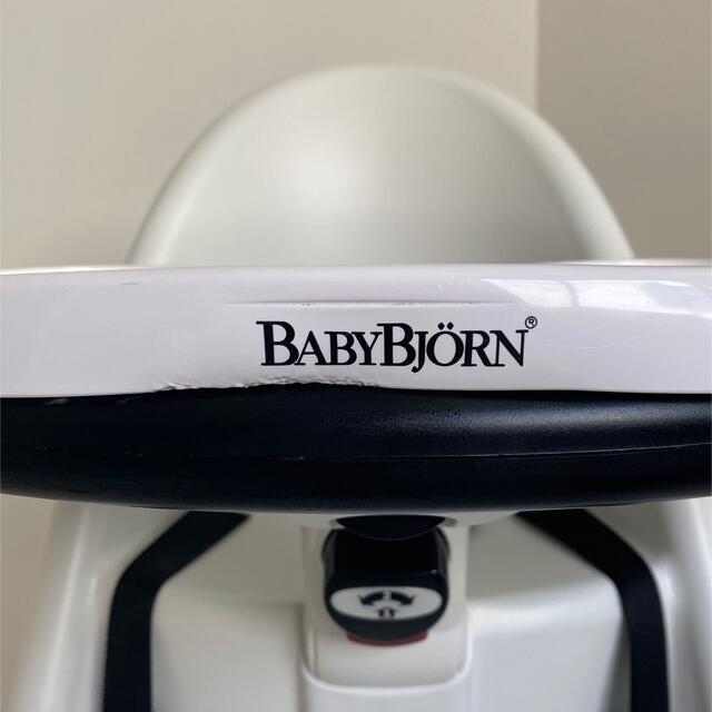 BABYBJORN(ベビービョルン)のベビービョルン baby bjorn ハイチェア　ホワイト　専用箱付き キッズ/ベビー/マタニティの授乳/お食事用品(その他)の商品写真