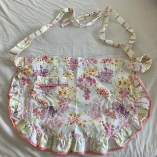 ローラアシュレイ(LAURA ASHLEY)の☆中古品☆ ローラアシュレイ　エプロン(収納/キッチン雑貨)