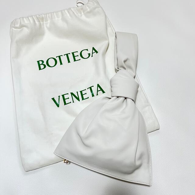 Bottega Veneta - 入手困難　新品未使用　ボッテガ　ヴェネタ　ミニザツイスト　ホワイト