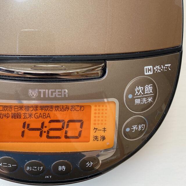 TIGER(タイガー)の炊飯器　IH炊飯ジャー　5.5合　タイガー　ダークブラウン スマホ/家電/カメラの調理家電(炊飯器)の商品写真