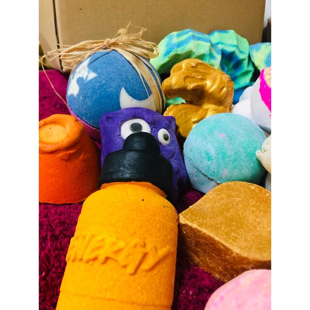 LUSH(ラッシュ)の【ナーガ様専用】LUSHバスボム＆バブルバー23個セット☆ コスメ/美容のボディケア(入浴剤/バスソルト)の商品写真