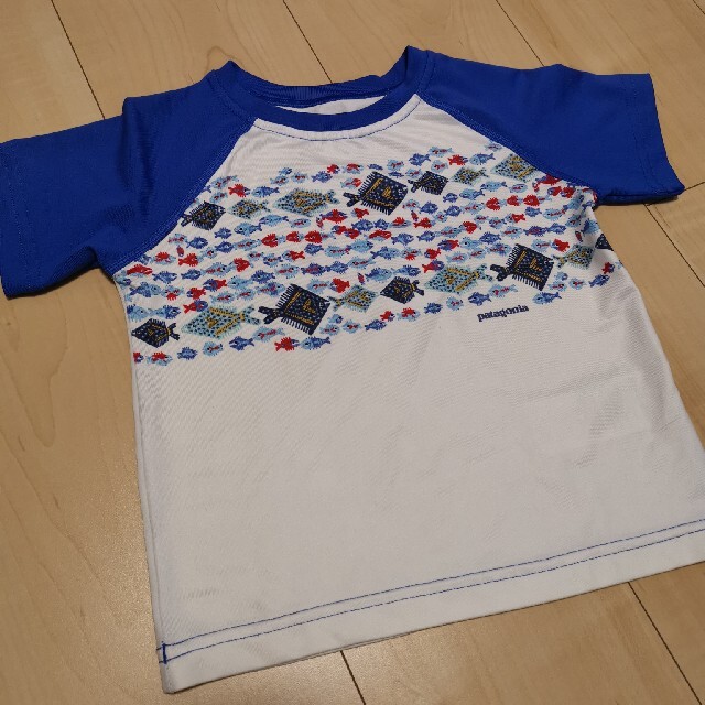 patagonia(パタゴニア)のパタゴニア　ラッシュガード　半袖　キッズ 2T キッズ/ベビー/マタニティのキッズ服男の子用(90cm~)(Tシャツ/カットソー)の商品写真