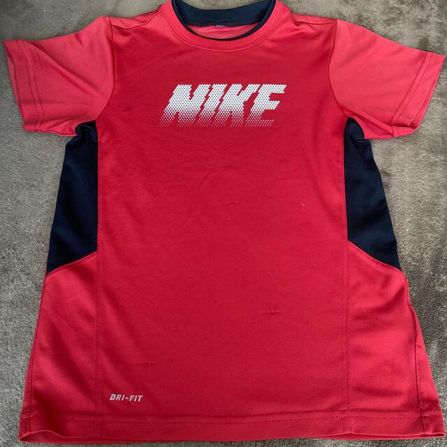 NIKE(ナイキ)のナイキ　Nike 130 140 tシャツ スポーツ　ポリエステル キッズ/ベビー/マタニティのキッズ服男の子用(90cm~)(Tシャツ/カットソー)の商品写真
