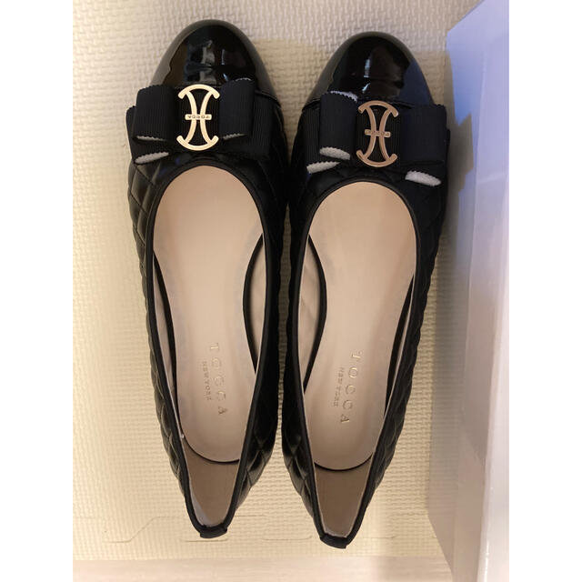 TOCCA(トッカ)のTOCCA RIBBON FLAT SHOES フラットシューズ　ブラック レディースの靴/シューズ(ハイヒール/パンプス)の商品写真