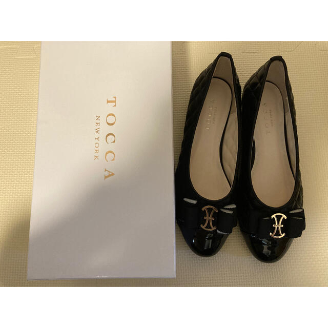 TOCCA(トッカ)のTOCCA RIBBON FLAT SHOES フラットシューズ　ブラック レディースの靴/シューズ(ハイヒール/パンプス)の商品写真