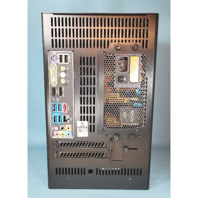 美品 自作PC HTPC 水冷 Mini-ITX スマホ/家電/カメラのPC/タブレット(デスクトップ型PC)の商品写真