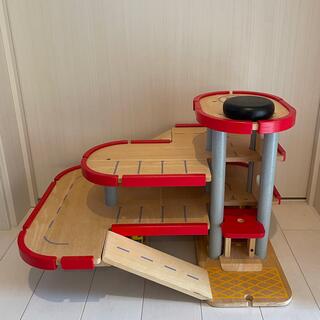 木製　車　おもちゃ　パーキング　PLANCITY(電車のおもちゃ/車)