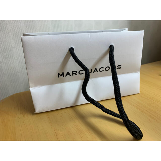 MARC JACOBS(マークジェイコブス)のマークジェイコブス　紙袋　プレゼント レディースのバッグ(ショップ袋)の商品写真