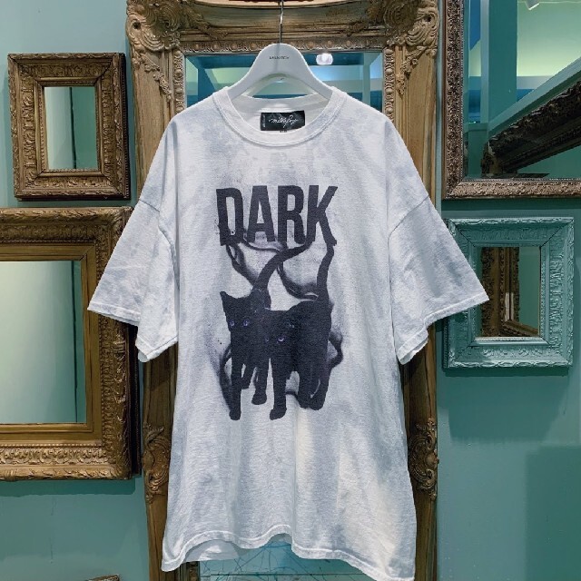 MILKBOY(ミルクボーイ)の新品未使用 MILK BOY DARK CAT BLEACHED TEE 黒猫 メンズのトップス(Tシャツ/カットソー(半袖/袖なし))の商品写真