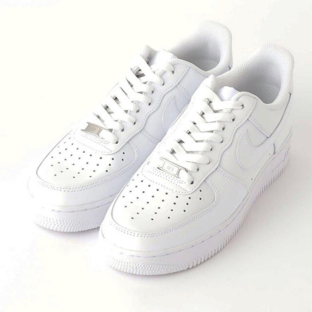 NIKE(ナイキ)のNIKE AIR FORCE1 07 ナイキエアフォース1 07 ホワイト　 メンズの靴/シューズ(スニーカー)の商品写真