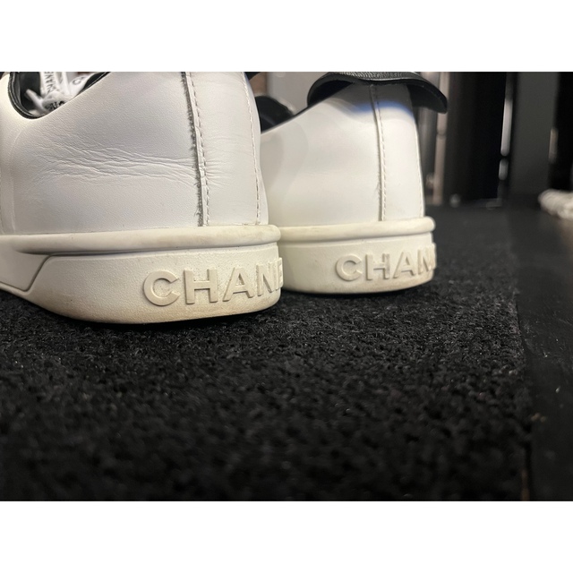 CHANEL(シャネル)のCHANEL シャネル クラシックスニーカー ホワイト 42 メンズの靴/シューズ(スニーカー)の商品写真