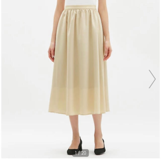 GU(ジーユー)のサテンフレアロングスカート レディースのスカート(ロングスカート)の商品写真