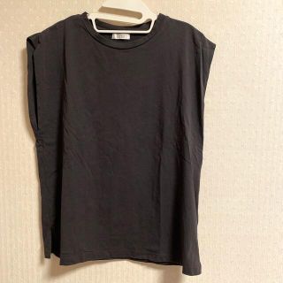 ローリーズファーム(LOWRYS FARM)の美品！LOWRYS FARM ショルダータックノースリーブ　チャコールグレー(カットソー(半袖/袖なし))