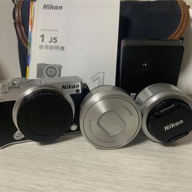 Nikon(ニコン)のNikon 1 J5 ダブルレンズキット スマホ/家電/カメラのカメラ(ミラーレス一眼)の商品写真