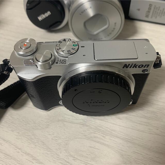 Nikon(ニコン)のNikon 1 J5 ダブルレンズキット スマホ/家電/カメラのカメラ(ミラーレス一眼)の商品写真