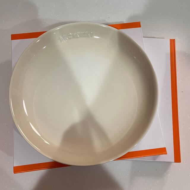 LE CREUSET(ルクルーゼ)のルクルーゼ sphere plate 22cm インテリア/住まい/日用品のキッチン/食器(食器)の商品写真