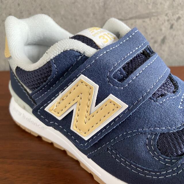 New Balance(ニューバランス)の【新品】15.5センチ ネイビー×イエロー ニューバランス スニーカー キッズ キッズ/ベビー/マタニティのキッズ靴/シューズ(15cm~)(スニーカー)の商品写真