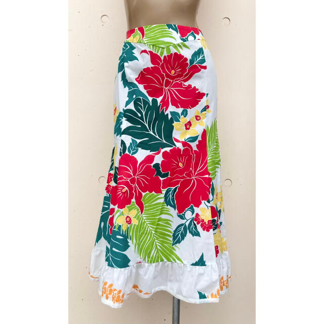 新品 import Hawaii直輸入 真っ白地に鮮やかな花柄ロングスカート L レディースのスカート(ロングスカート)の商品写真