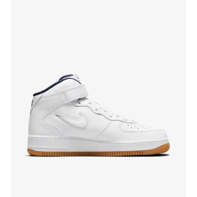 NIKE - NIKE AIR FORCE 1 MID NYCの通販 by みっちゃん's shop｜ナイキ ...