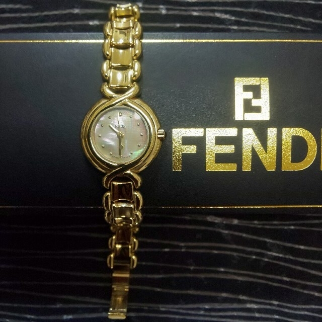 美品】FENDI クォーツ時計 700Lゴールド 美品】FENDI クォーツ時計 700Lゴールド