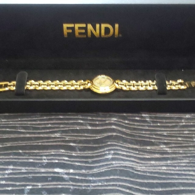 【美品】FENDI クォーツ時計 700LゴールドGPムーヴメント