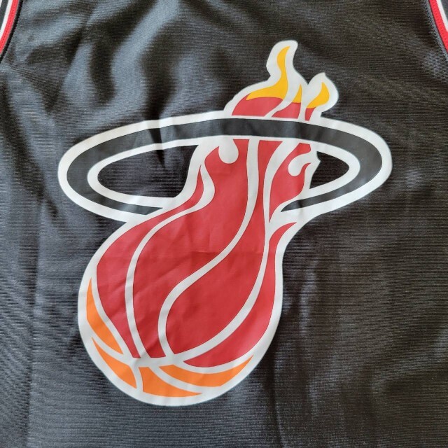 MITCHELL & NESS(ミッチェルアンドネス)のmitchell&ness miami heat GAME SHIRTS スポーツ/アウトドアのスポーツ/アウトドア その他(バスケットボール)の商品写真