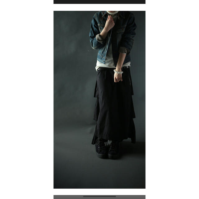 antiqua(アンティカ)の新品 antiqua プリーツ ティアード 前後差 ロングスカート ブラック  レディースのスカート(ロングスカート)の商品写真