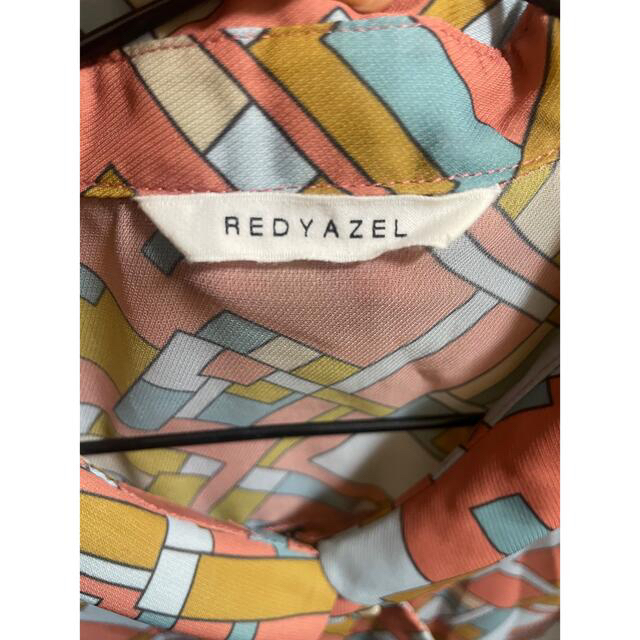 REDYAZEL(レディアゼル)のREDYAZEL オリジナル幾何学フリルスリーブブラウス レディースのトップス(シャツ/ブラウス(半袖/袖なし))の商品写真